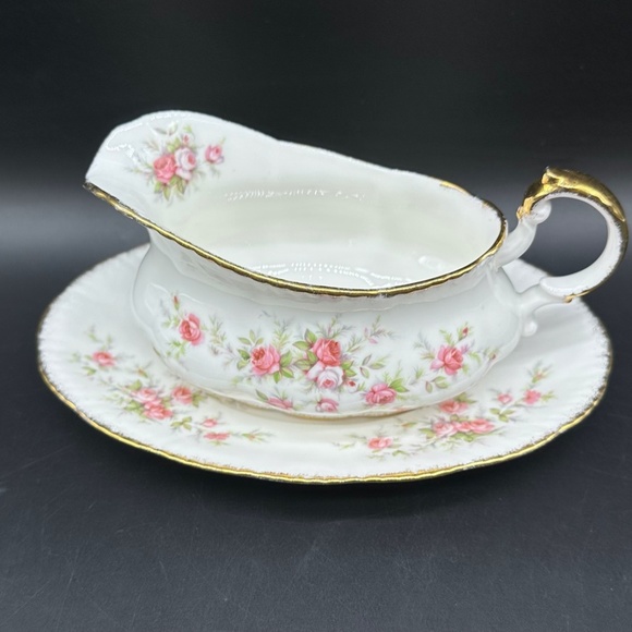 Paragon Victoriana Rose Gravy Boat Saucer Set Bone China England b. - Picture 2 of 5